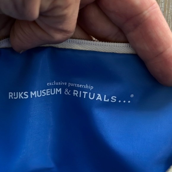 KLM travel bag first class amenities toiletries kit - Picture 8 of 9